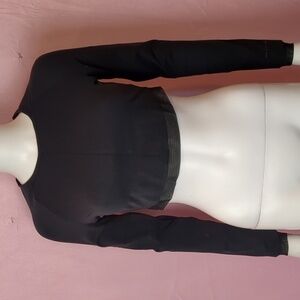 Gymshark Whitney Long Sleeve Crop Top in Black size Small